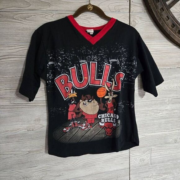 Chicago Bulls Looney Toons Vintage NBA Basketball Shirt Youth SZ L/XL 1990s - Picture 1 of 7